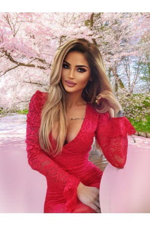 Salopeta din dantela rosie , superba